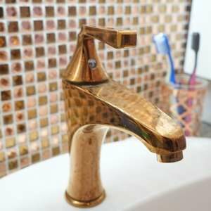 ברזים בצבע זהב