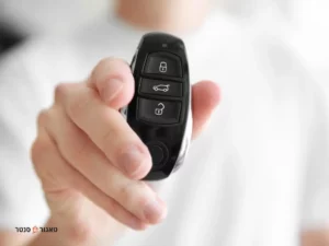 איפה מחליפים סוללה לשלט רכב